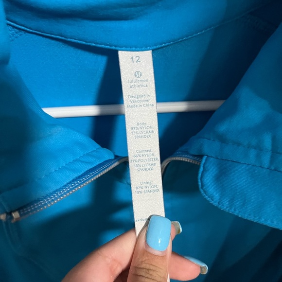 Size 12 blue lululemon jacket - Picture 3 of 3